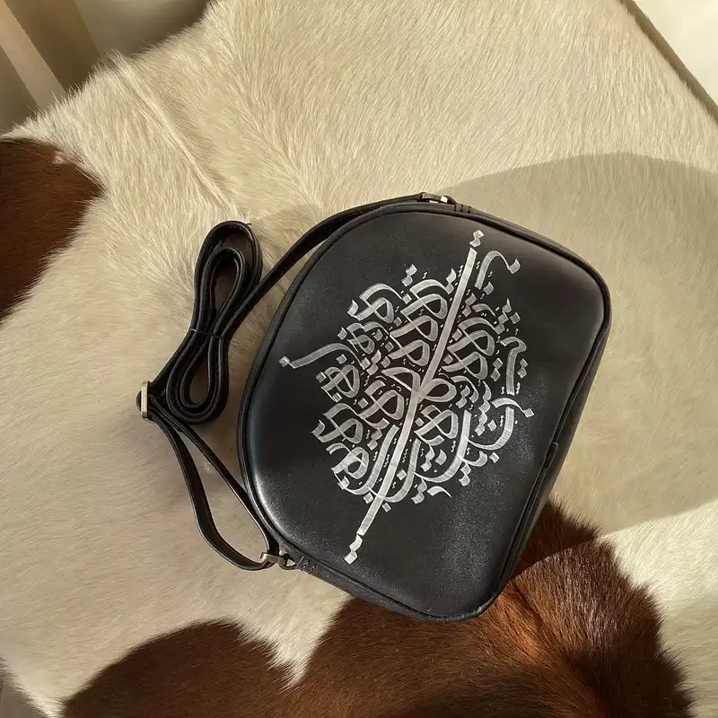 کیف دوشی زنانه مدل کالیگرافی K155A