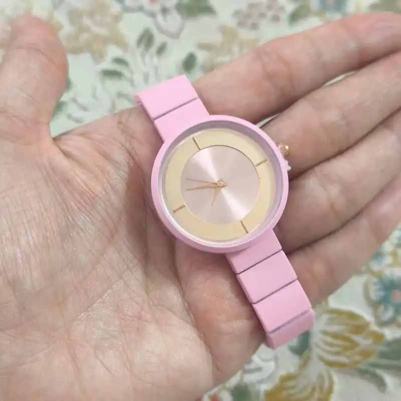 ساعت مچی عقربه ای زنانه مدل کلاسیک مینیمال بند فلزی کد 4