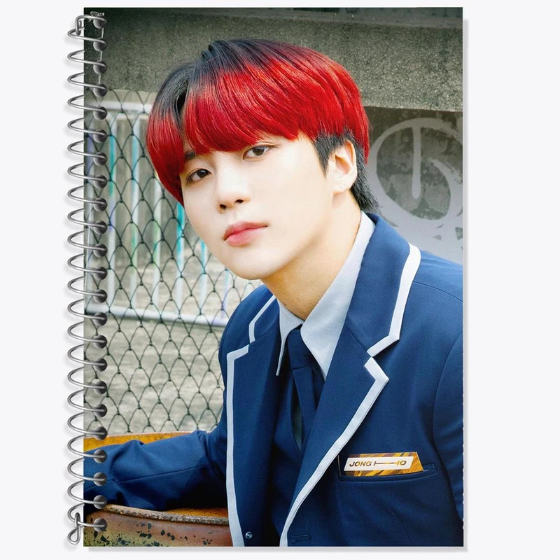 دفتر زبان 50 برگ خندالو مدل سه خط طرح جونگهو گروه ایتیز ATEEZ کد 21290