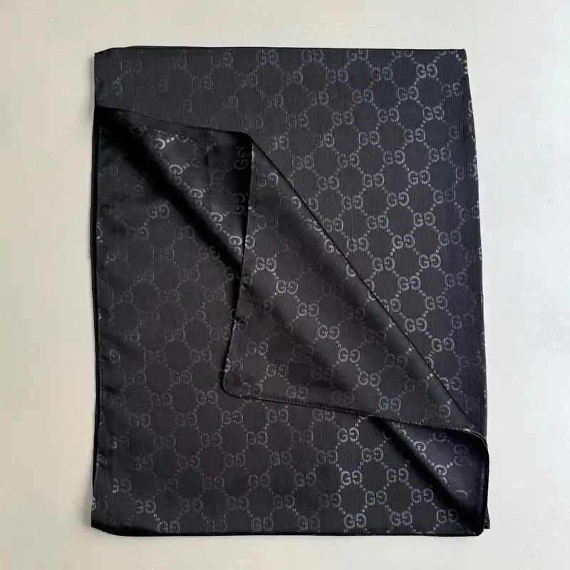 شال زنانه مدل ساتن کریستال برجسته براق مجلسی کد 2