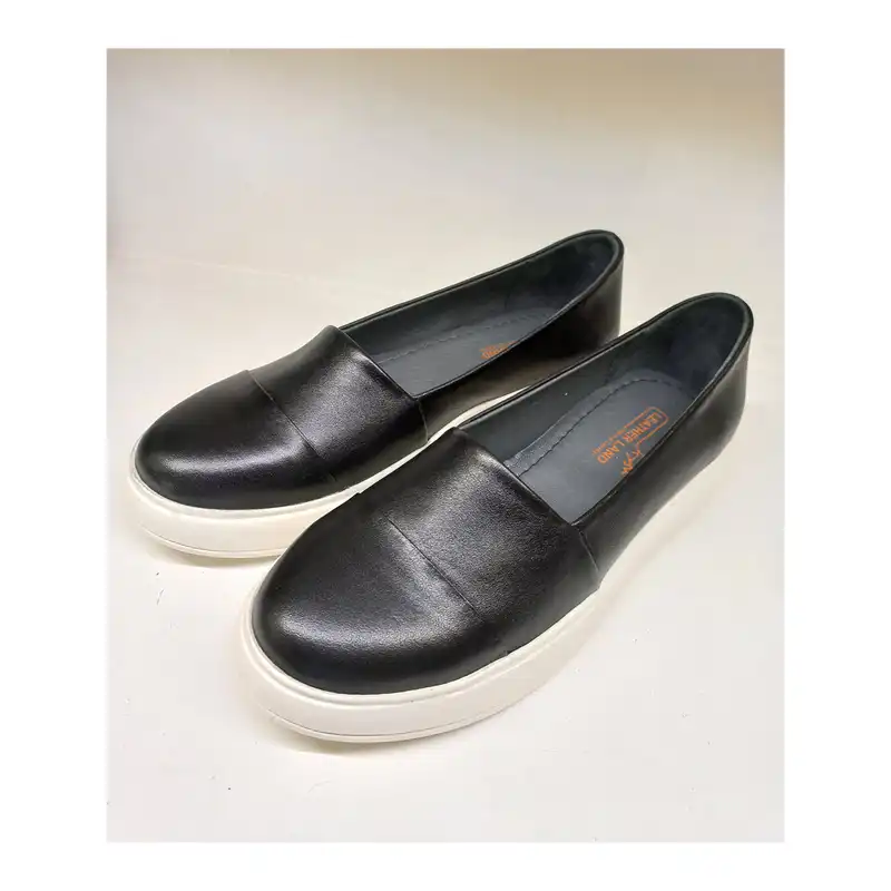 کفش روزمره زنانه سرزمین چرم مدل کد 141806 رنگ مشکی