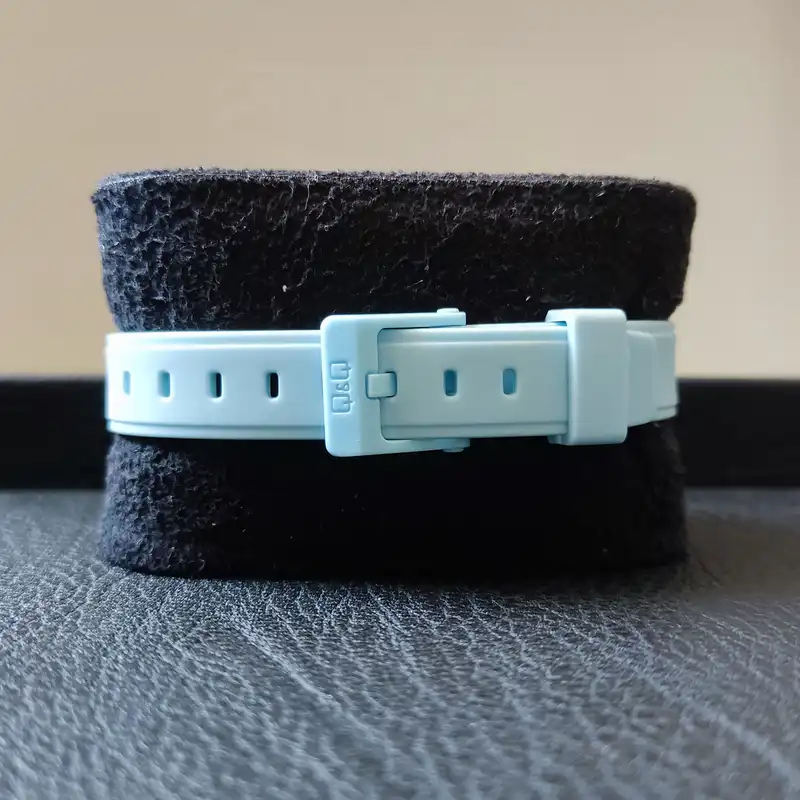 ساعت مچی عقربه ای زنانه کیو اند کیو مدل V33A-006VY