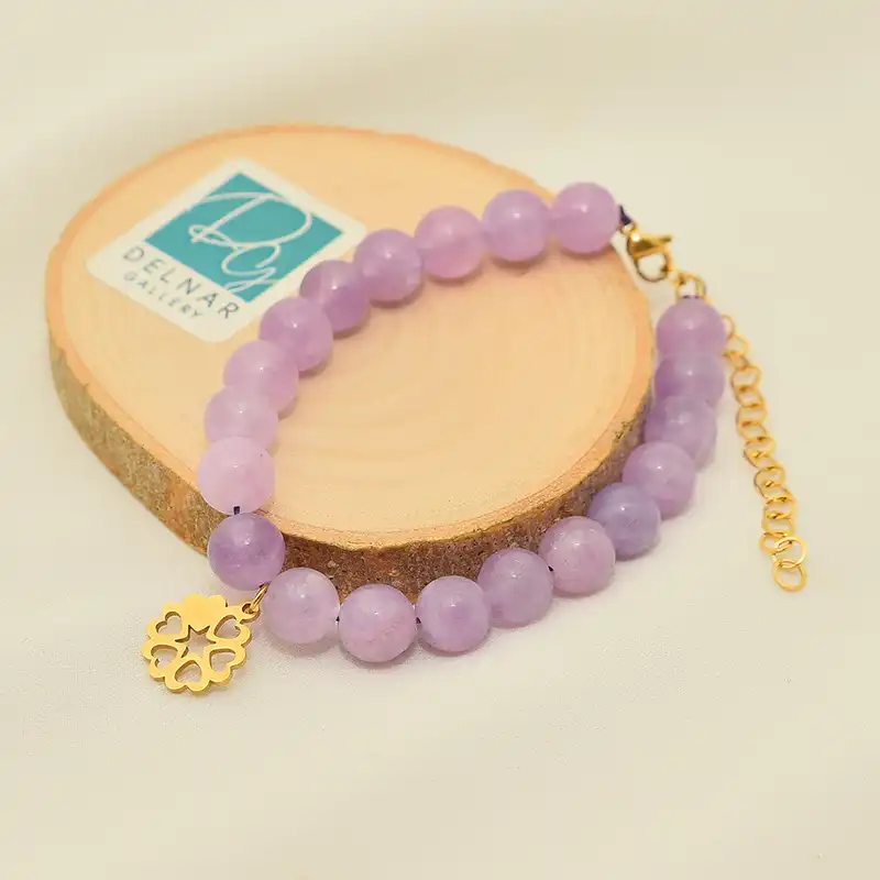 دستبند زنانه دلنار گالری مدل گل قلبی و سنگ جید آبنباتی