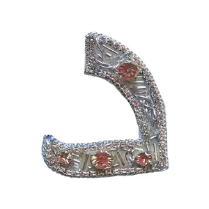 گل سینه زنانه مدل حروف فارسی