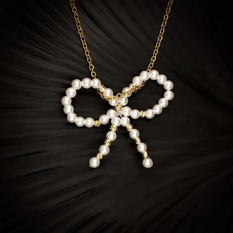 آویز گردنبند طلا 18 عیار زنانه ناریا طرح پاپیون