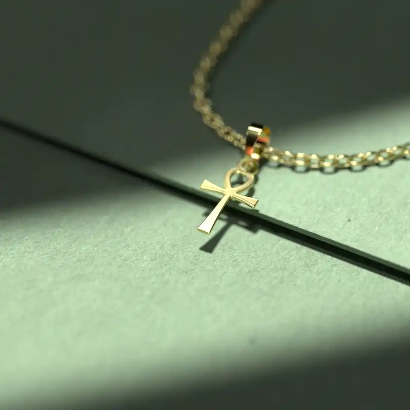 گردنبند طلا 18 عیار زنانه مدوپد کد QQ1090