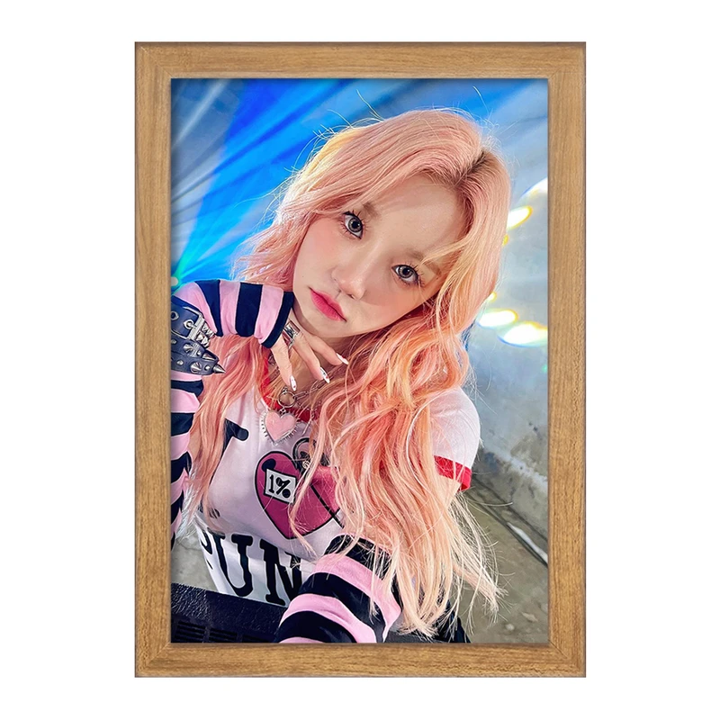 تابلو خندالو مدل یوکی گروه جی آیدل GIdle  کد 19514