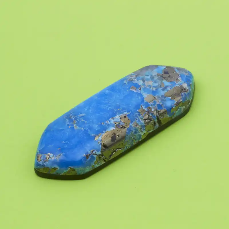 سنگ فیروزه مدل رگه پیریت دار کد AC3