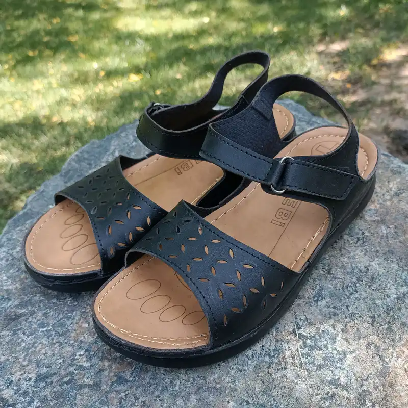 صندل زنانه مدل آروین طبی کد T.j رنگ مشکی