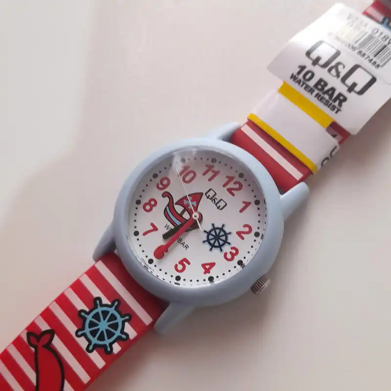 ساعت مچی عقربه ای بچگانه کیو اند کیو مدل V23A-018VY