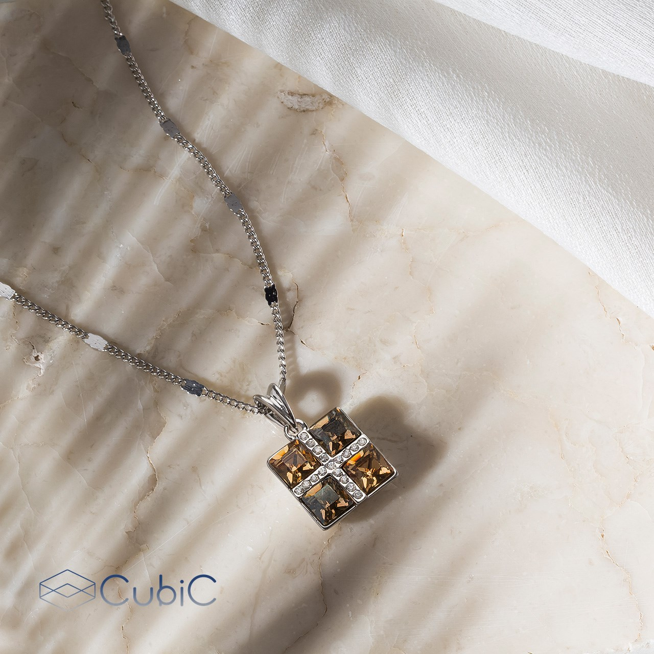 گردنبند زنانه کوبیک مدل QN-331070