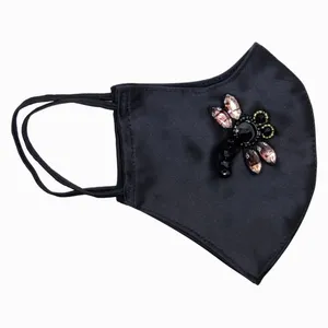 ماسک پارچه‌ای مدل جواهردوزی شاپرک کد AMS78