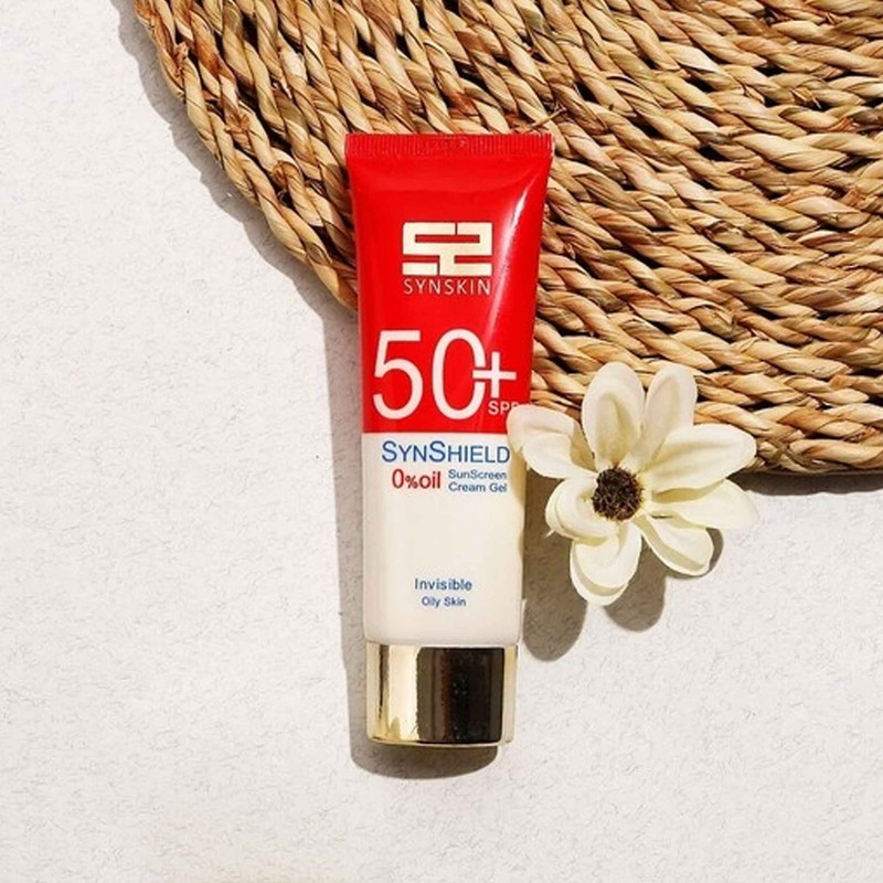 فلوئید ضد آفتاب بدون رنگ ساین اسکین SPF 50 مدل SYN SHIELD مناسب پوست‌های چرب حجم 50 میلی‌لیتر