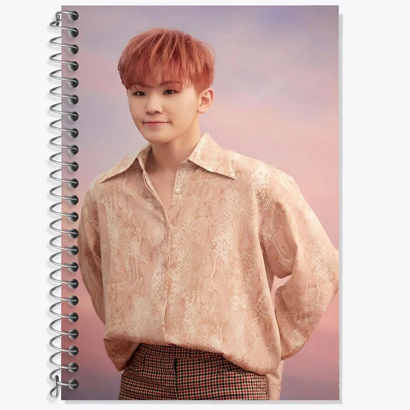 دفتر زبان 50 برگ خندالو مدل دو خط طرح ووزی گروه سونتین Seventeen کد 21501