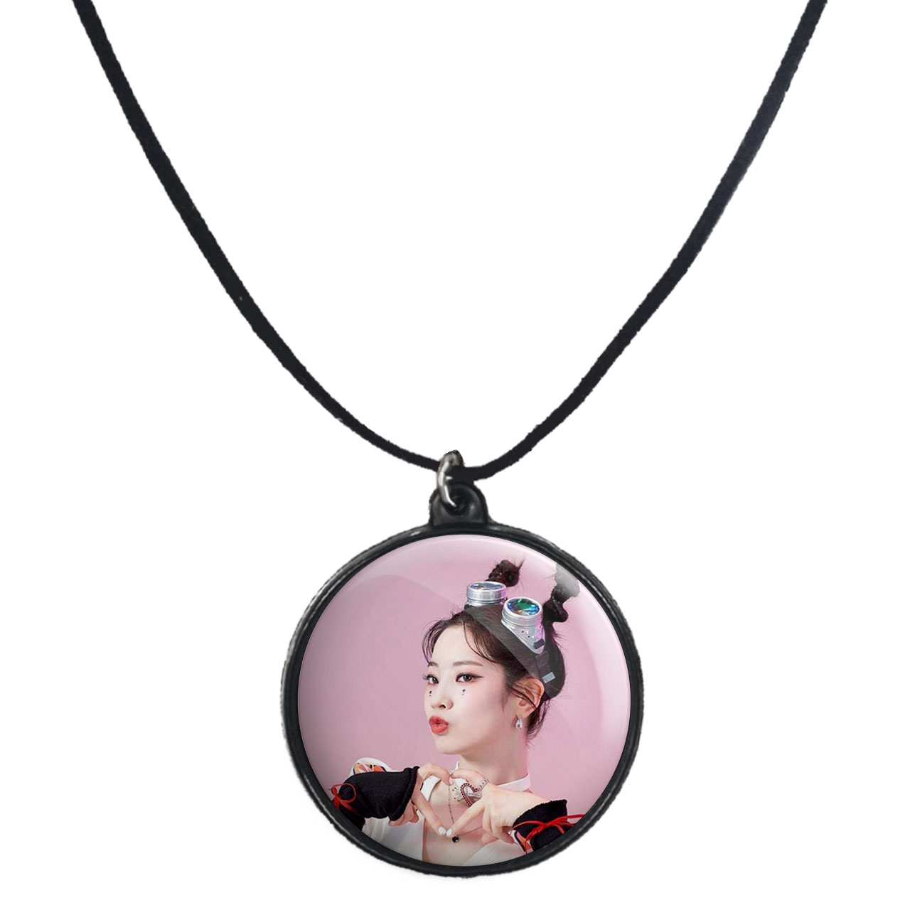 گردنبند پرمانه طرح گروه موسیقی ایتزی کد pmb.13160 مدل دو طرفه