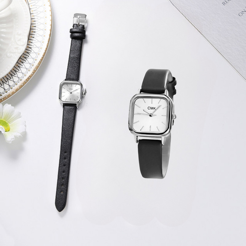 ساعت مچی عقربه ای زنانه سی ام کا مدل کلاسیک بند چرم کد 02 ساعت مچی عقربه ای زنانه سی ام کا مدل کلاسیک بند چرم کد 02