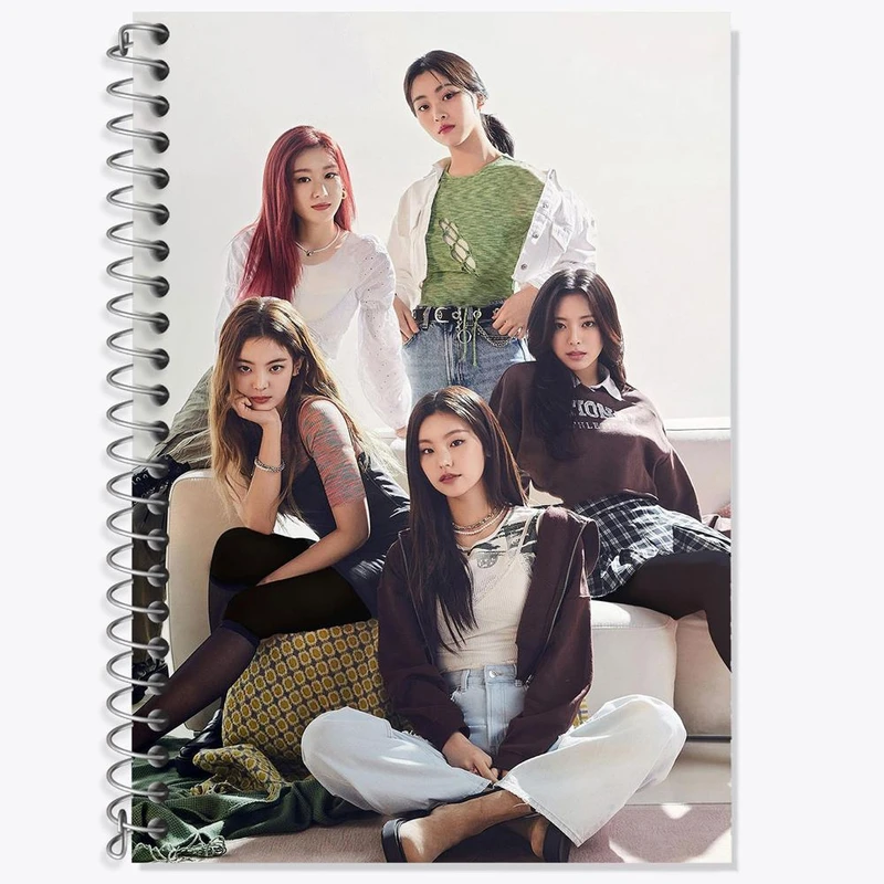 دفتر زبان 50 برگ خندالو مدل سه خط طرح گروه ایتزی ITZY کد 20226