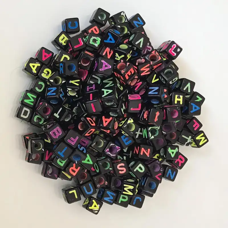 مهره دستبند مدل حروف انگلیسی کد 281 بسته 200 عددی