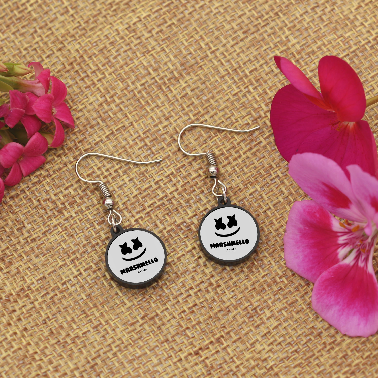 گوشواره زنانه ناکسیگو مدل شب تاب طرح دی جی مارشملو کد ES7357