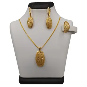 نیم ست طلا 18 عیار زنانه مدل آوا