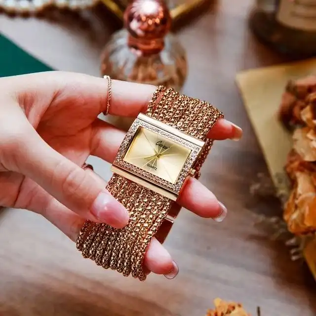 ساعت مچی عقربه ای زنانه مدل دستبندی پهن02