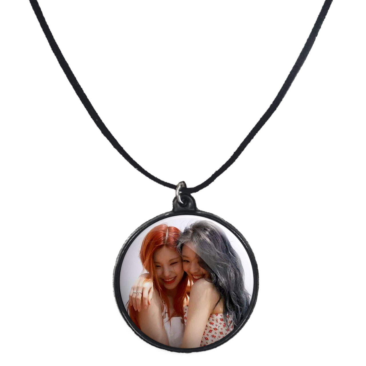 گردنبند پرمانه طرح گروه موسیقی ایتزی کد pmb.13141 مدل دو طرفه