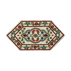 رومیزی پته دوزی طرح خاتون