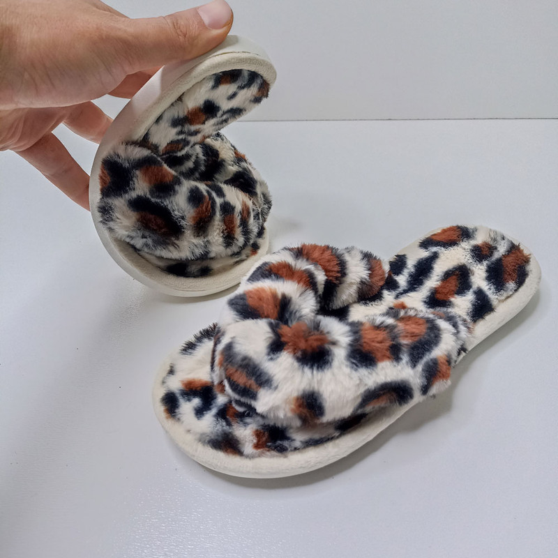 دمپایی روفرشی مدل مخمل پلنگی انگشتی کد 1594-CR