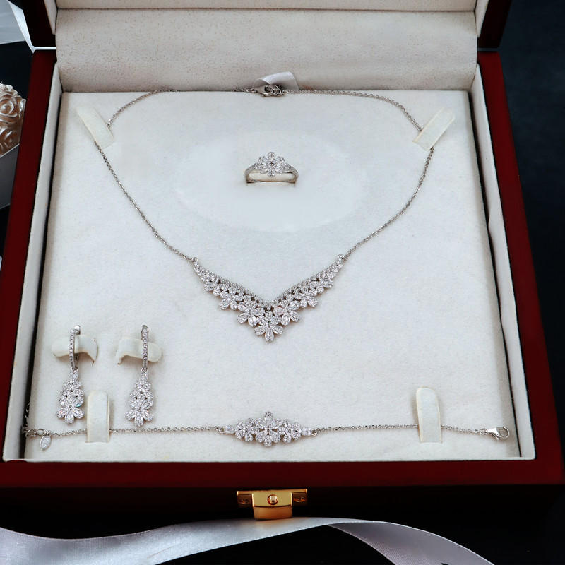 سرویس نقره زنانه جی تی ای مدل زنجیری سرویس نقره زنانه جی تی ای مدل زنجیری