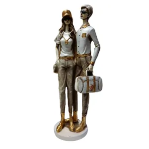 مجسمه مدل دختروپسردانشجو