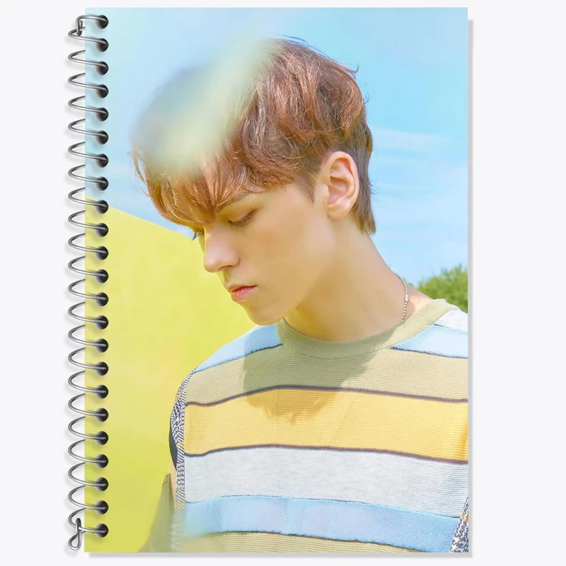 دفتر زبان 50 برگ خندالو مدل دو خط طرح ورنون گروه سونتین Seventeen کد 21520