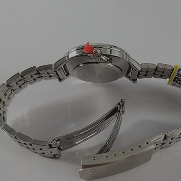 ساعت مچی عقربه‌ای کوارتز زنانه کیو اند کیو مدل Q48B-001PY