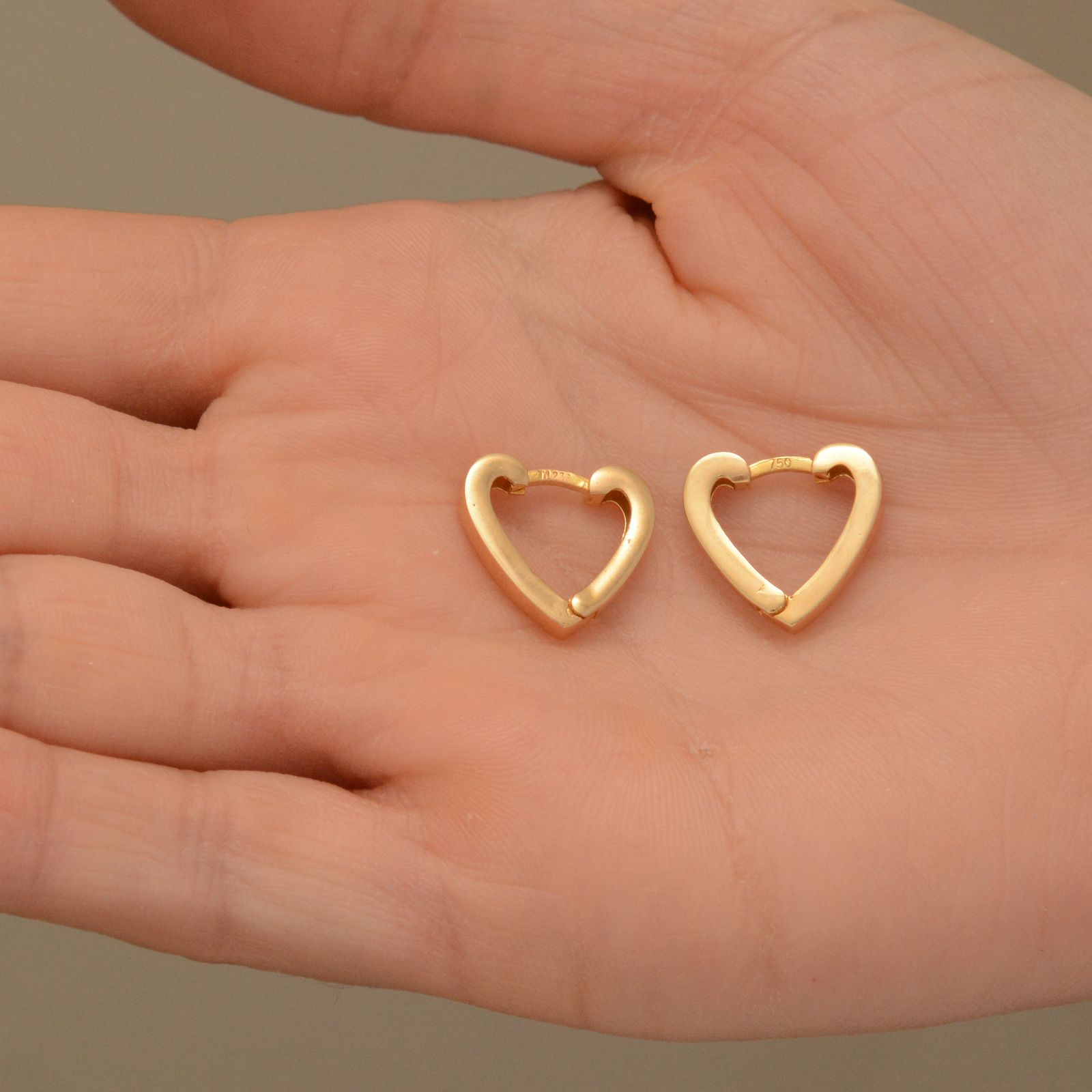 گوشواره طلا 18 عیار زنانه طلای مستجابی مدل قلب کد 6701 -  - 2