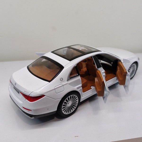 ماشین بازی مدل بنز طرح s600