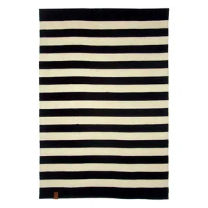 گلیم دستبافت یک و نیم متری آزادسرو کد 7156