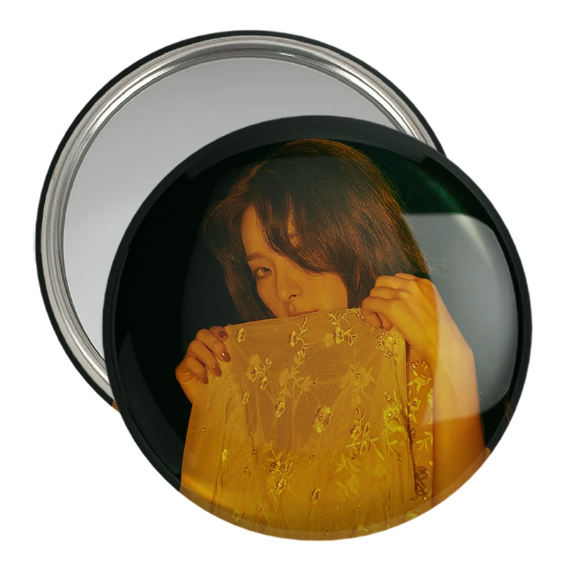 آینه جیبی خندالو مدل سولگی گروه رد ولوت Red Velvet  کد 19626