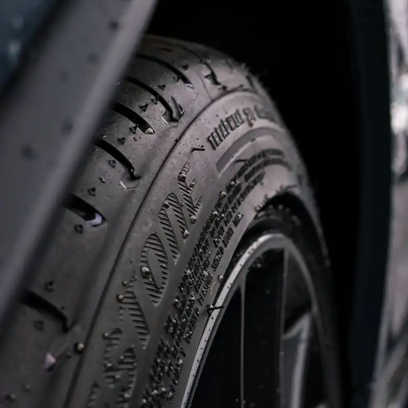 اسپری واکس لاستیک خودرو گریس مانکی مدل سیلیکونی کد 01 حجم 250 میلی لیتر