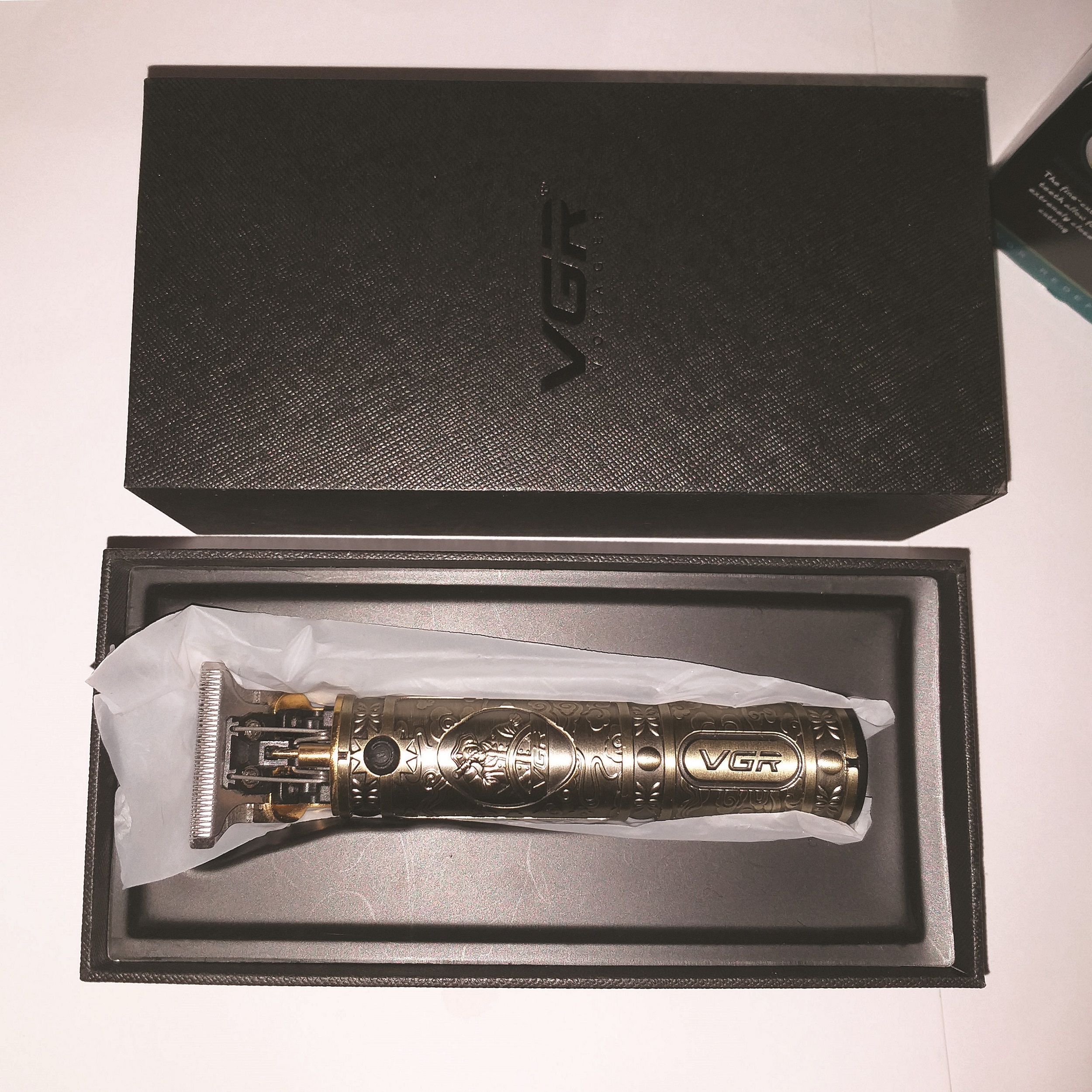 ماشین اصلاح موی سر و صورت وی جی ار طرح ناخدا مدل 085 ماشین اصلاح موی سر و صورت وی جی ار طرح ناخدا مدل 085
