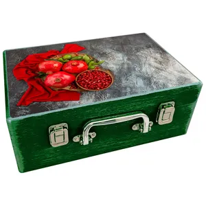 جعبه هدیه چوبی مدل چمدان طرح یلدای ایرانی کد WS377