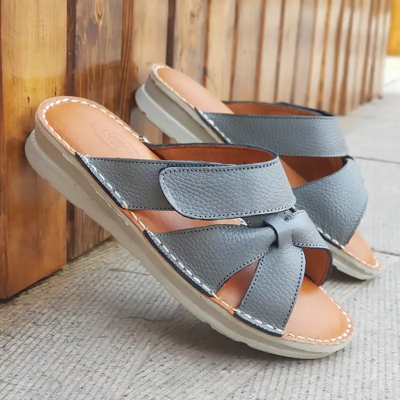 دمپایی زنانه مدل چرم طبیعی کد 06 رنگ طوسی