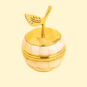 جعبه جواهرات مدل برنجی و صدفی سیب