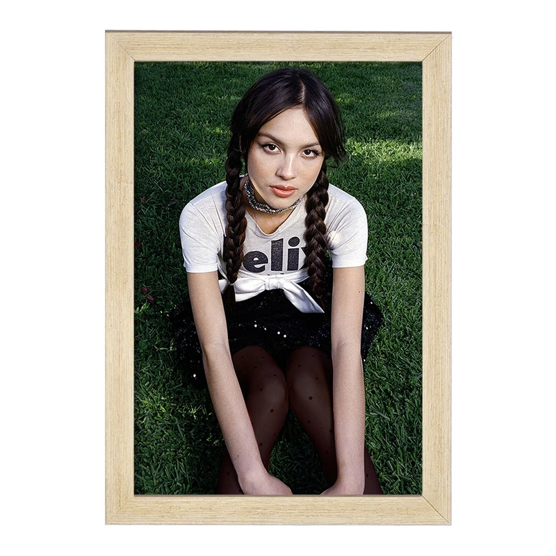 تابلو خندالو مدل اولیویا رودریگو Olivia Rodrigo  کد 19276