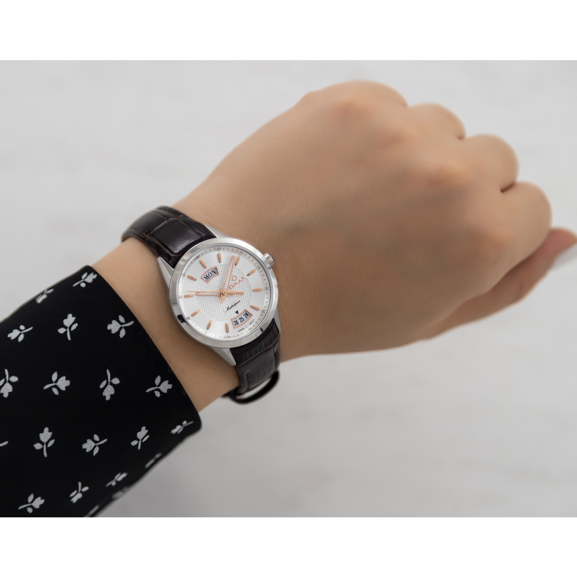 ساعت مچی عقربه ای زنانه اوماکس مدل ML17P65IO