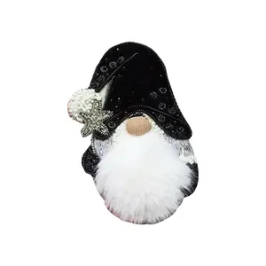 گل سینه زنانه مدل بابانوئل کریسمس 5080