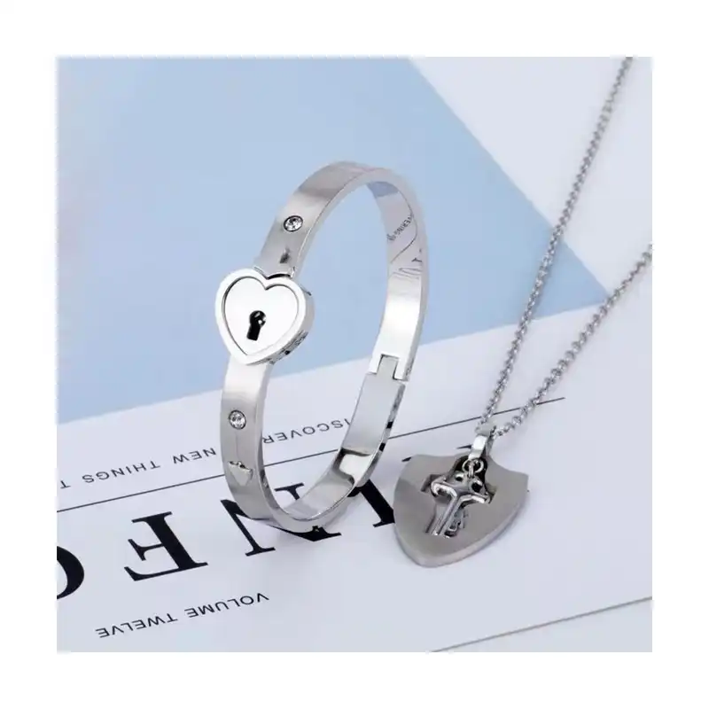 نیم ست زنانه مدل قفل و کلید کد j-10083