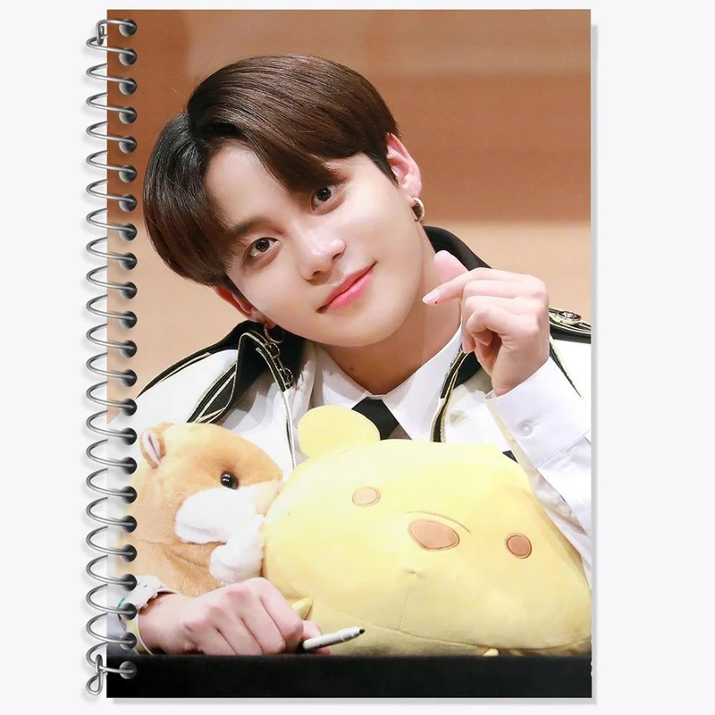 دفتر زبان 50 برگ خندالو مدل دو خط طرح جونگهو گروه ایتیز ATEEZ کد 21287