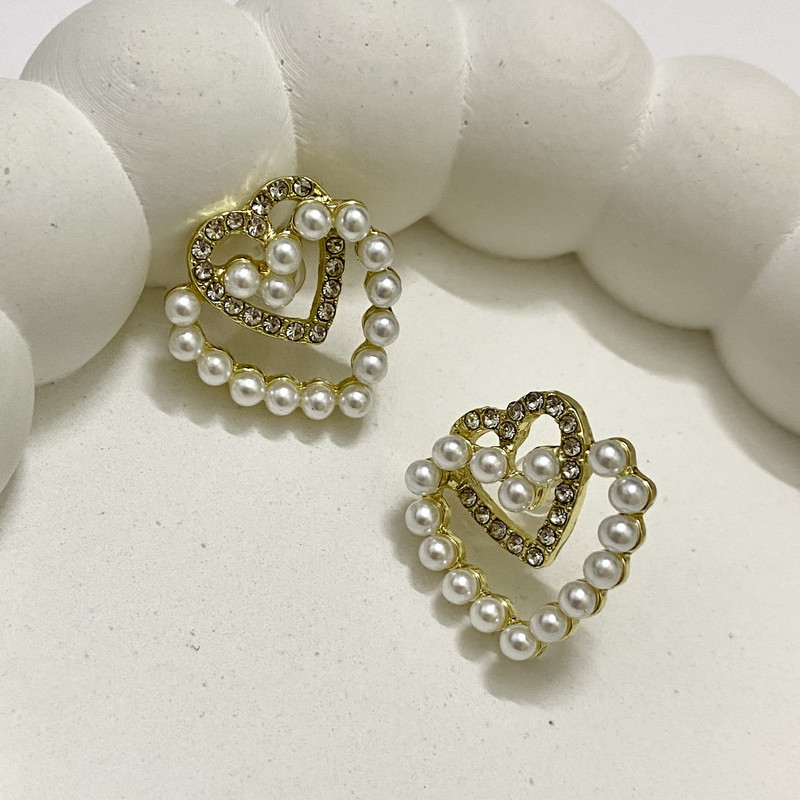 گوشواره زنانه مدل قلب مرواریدی جواهری