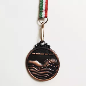 مدال قهرمانی مدل شناگر