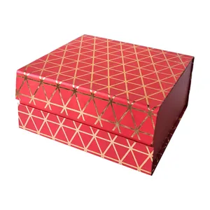 جعبه هدیه مدل فانتزی مگنتی طرح طلاکوب کد pcs03