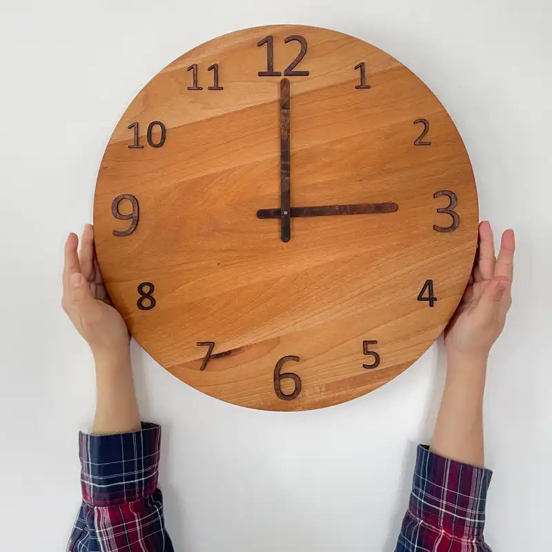 ساعت دیواری چوبی مدل دست ساز